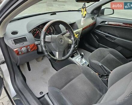 Серый Опель Астра, объемом двигателя 1.6 л и пробегом 194 тыс. км за 5200 $, фото 5 на Automoto.ua