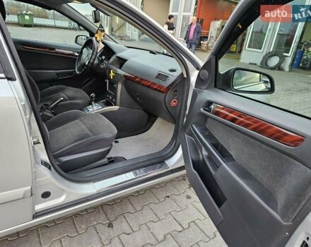 Серый Опель Астра, объемом двигателя 1.6 л и пробегом 194 тыс. км за 5200 $, фото 16 на Automoto.ua