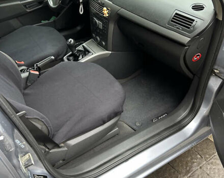 Серый Опель Астра, объемом двигателя 1.6 л и пробегом 190 тыс. км за 4100 $, фото 16 на Automoto.ua