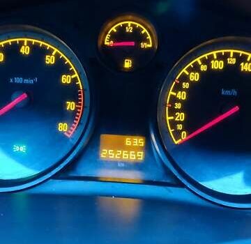 Серый Опель Астра, объемом двигателя 1.6 л и пробегом 252 тыс. км за 3500 $, фото 9 на Automoto.ua