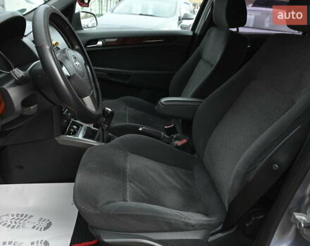 Серый Опель Астра, объемом двигателя 1.6 л и пробегом 188 тыс. км за 4500 $, фото 12 на Automoto.ua