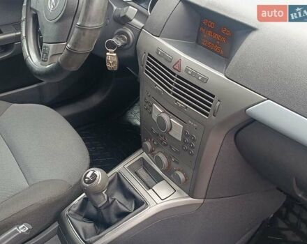 Серый Опель Астра, объемом двигателя 1.6 л и пробегом 251 тыс. км за 4000 $, фото 13 на Automoto.ua