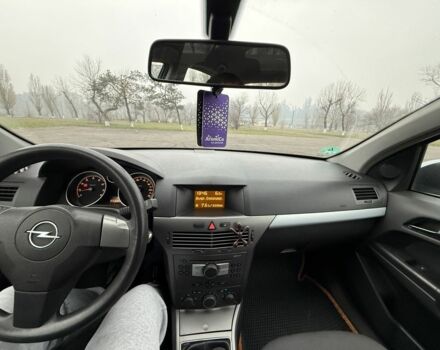 Серый Опель Астра, объемом двигателя 1.4 л и пробегом 270 тыс. км за 5000 $, фото 3 на Automoto.ua