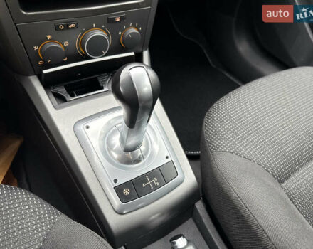 Серый Опель Астра, объемом двигателя 1.6 л и пробегом 168 тыс. км за 5100 $, фото 31 на Automoto.ua