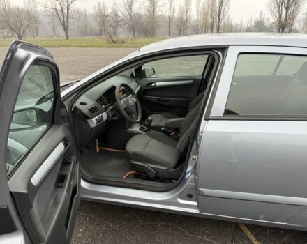 Серый Опель Астра, объемом двигателя 1.4 л и пробегом 270 тыс. км за 5000 $, фото 5 на Automoto.ua