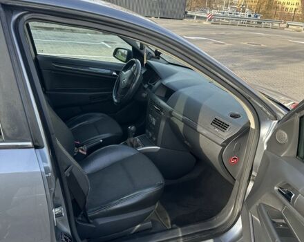 Серый Опель Астра, объемом двигателя 1.6 л и пробегом 238 тыс. км за 4200 $, фото 12 на Automoto.ua