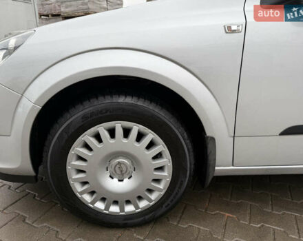 Серый Опель Астра, объемом двигателя 1.6 л и пробегом 168 тыс. км за 5100 $, фото 9 на Automoto.ua