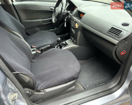 Серый Опель Астра, объемом двигателя 1.6 л и пробегом 190 тыс. км за 4100 $, фото 14 на Automoto.ua