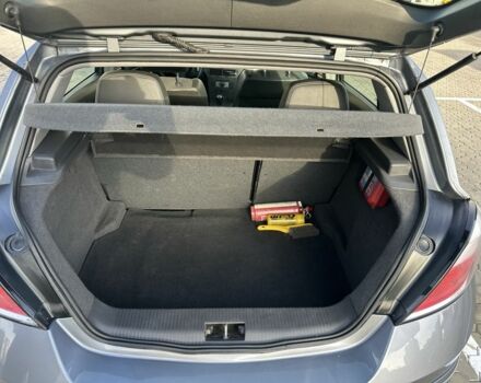 Серый Опель Астра, объемом двигателя 1.6 л и пробегом 238 тыс. км за 4200 $, фото 1 на Automoto.ua