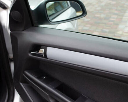 Опель Астра 2004 в Смеле на Automoto.ua Серый Опель Астра, объемом двигателя 1.6 л и пробегом 220 тыс. км за 4500 $, фото 15 на Automoto.ua