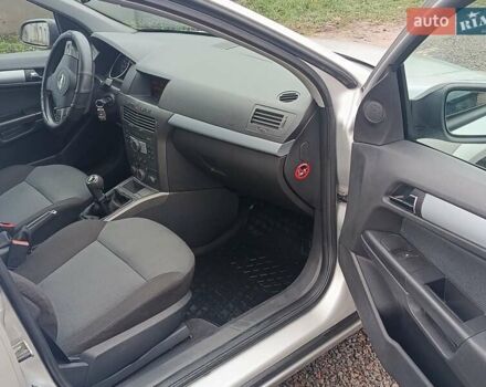 Серый Опель Астра, объемом двигателя 1.6 л и пробегом 251 тыс. км за 4000 $, фото 8 на Automoto.ua