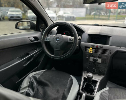 Серый Опель Астра, объемом двигателя 1.69 л и пробегом 250 тыс. км за 3999 $, фото 27 на Automoto.ua