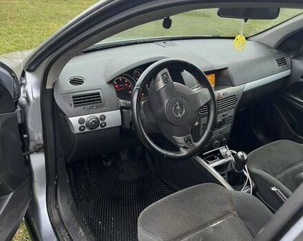 Серый Опель Астра, объемом двигателя 1.7 л и пробегом 350 тыс. км за 3700 $, фото 4 на Automoto.ua