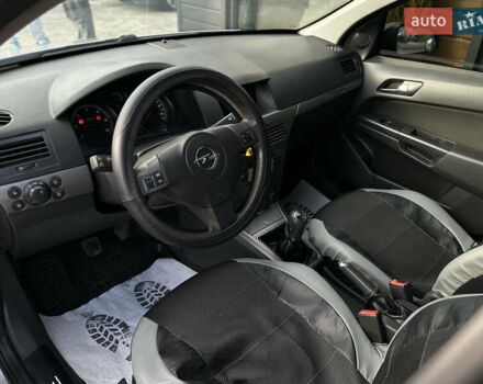 Серый Опель Астра, объемом двигателя 1.69 л и пробегом 250 тыс. км за 3999 $, фото 24 на Automoto.ua