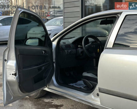 Серый Опель Астра, объемом двигателя 1.69 л и пробегом 250 тыс. км за 3999 $, фото 19 на Automoto.ua