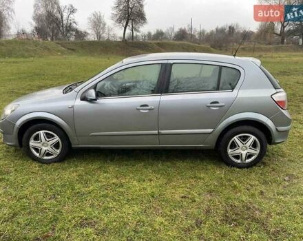 Серый Опель Астра, объемом двигателя 1.7 л и пробегом 350 тыс. км за 3700 $, фото 1 на Automoto.ua