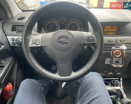 Серый Опель Астра, объемом двигателя 1.8 л и пробегом 257 тыс. км за 3850 $, фото 9 на Automoto.ua