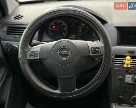 Серый Опель Астра, объемом двигателя 1.69 л и пробегом 250 тыс. км за 3999 $, фото 28 на Automoto.ua