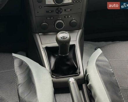 Серый Опель Астра, объемом двигателя 1.69 л и пробегом 250 тыс. км за 3999 $, фото 35 на Automoto.ua