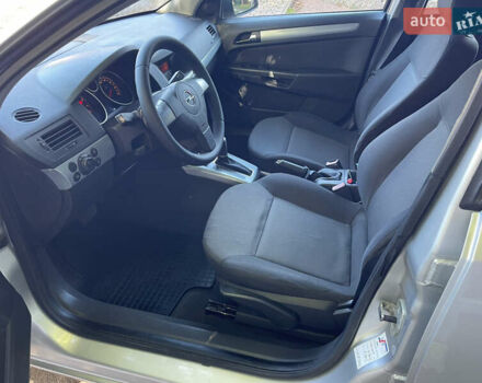 Серый Опель Астра, объемом двигателя 1.8 л и пробегом 196 тыс. км за 6500 $, фото 30 на Automoto.ua