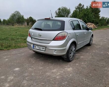 Серый Опель Астра, объемом двигателя 1.6 л и пробегом 248 тыс. км за 3900 $, фото 2 на Automoto.ua