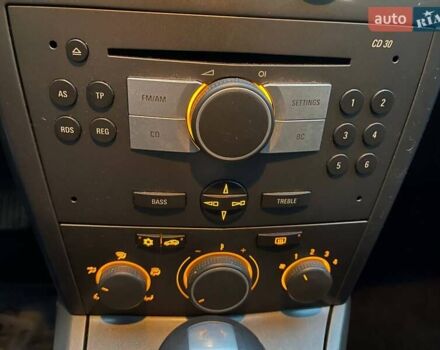 Серый Опель Астра, объемом двигателя 1.8 л и пробегом 175 тыс. км за 6200 $, фото 31 на Automoto.ua