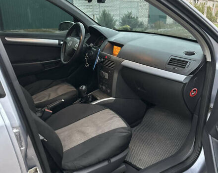 Серый Опель Астра, объемом двигателя 1.6 л и пробегом 264 тыс. км за 4500 $, фото 18 на Automoto.ua