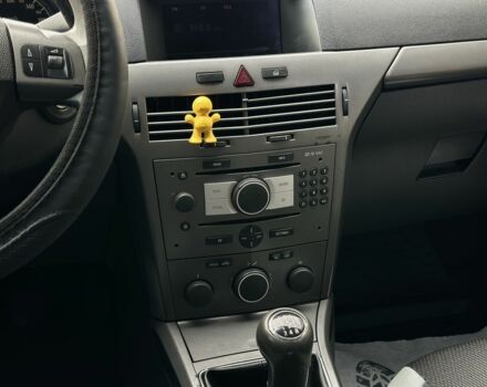 Серый Опель Астра, объемом двигателя 1.7 л и пробегом 250 тыс. км за 3999 $, фото 19 на Automoto.ua