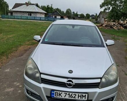 Серый Опель Астра, объемом двигателя 1.6 л и пробегом 248 тыс. км за 3900 $, фото 1 на Automoto.ua