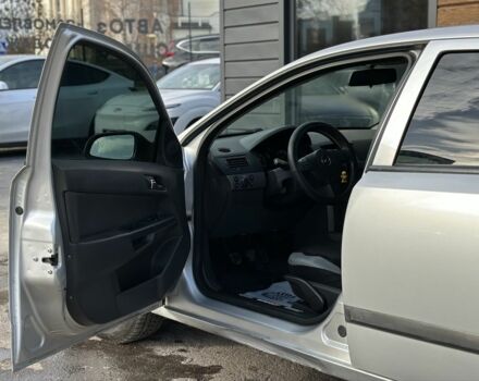 Серый Опель Астра, объемом двигателя 1.7 л и пробегом 250 тыс. км за 3999 $, фото 8 на Automoto.ua