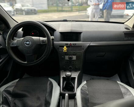 Серый Опель Астра, объемом двигателя 1.69 л и пробегом 250 тыс. км за 3999 $, фото 26 на Automoto.ua
