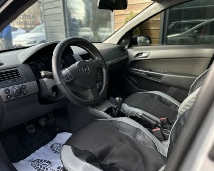 Серый Опель Астра, объемом двигателя 1.7 л и пробегом 250 тыс. км за 3999 $, фото 12 на Automoto.ua