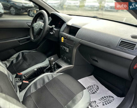 Серый Опель Астра, объемом двигателя 1.69 л и пробегом 250 тыс. км за 3999 $, фото 25 на Automoto.ua