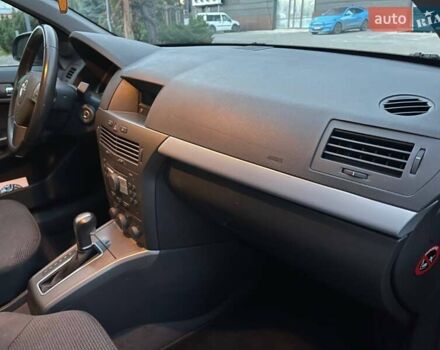 Серый Опель Астра, объемом двигателя 1.8 л и пробегом 175 тыс. км за 5900 $, фото 26 на Automoto.ua