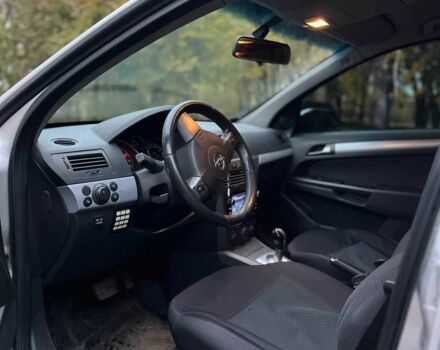 Серый Опель Астра, объемом двигателя 1.6 л и пробегом 248 тыс. км за 4600 $, фото 9 на Automoto.ua