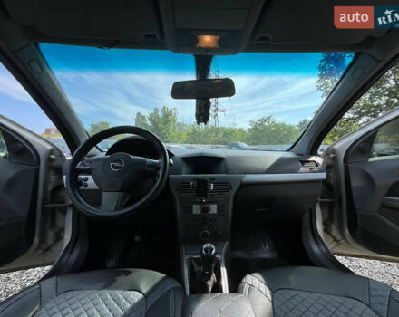 Серый Опель Астра, объемом двигателя 1.6 л и пробегом 176 тыс. км за 4300 $, фото 13 на Automoto.ua