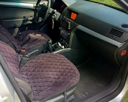 Серый Опель Астра, объемом двигателя 1.9 л и пробегом 323 тыс. км за 5200 $, фото 7 на Automoto.ua