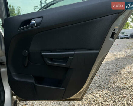 Серый Опель Астра, объемом двигателя 1.6 л и пробегом 176 тыс. км за 4300 $, фото 17 на Automoto.ua