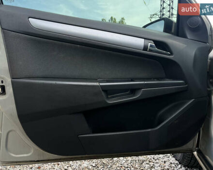 Серый Опель Астра, объемом двигателя 1.6 л и пробегом 176 тыс. км за 4300 $, фото 10 на Automoto.ua