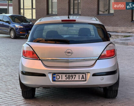 Серый Опель Астра, объемом двигателя 1.6 л и пробегом 140 тыс. км за 3799 $, фото 4 на Automoto.ua