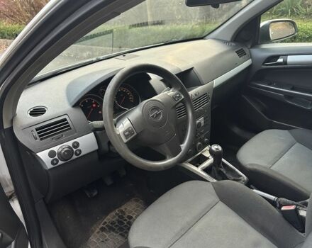 Серый Опель Астра, объемом двигателя 1.7 л и пробегом 324 тыс. км за 2350 $, фото 6 на Automoto.ua