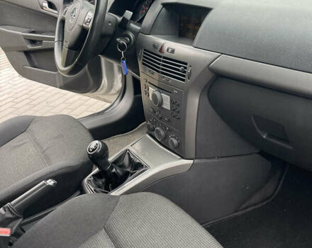 Серый Опель Астра, объемом двигателя 1.6 л и пробегом 140 тыс. км за 3450 $, фото 30 на Automoto.ua