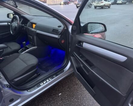 Серый Опель Астра, объемом двигателя 1.7 л и пробегом 327 тыс. км за 2450 $, фото 7 на Automoto.ua