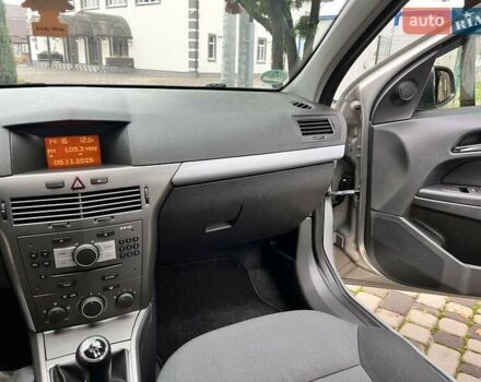 Серый Опель Астра, объемом двигателя 1.6 л и пробегом 160 тыс. км за 4999 $, фото 35 на Automoto.ua