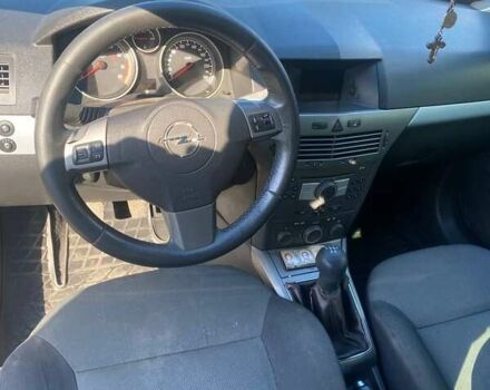 Серый Опель Астра, объемом двигателя 1.6 л и пробегом 393 тыс. км за 4500 $, фото 4 на Automoto.ua