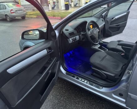 Серый Опель Астра, объемом двигателя 1.7 л и пробегом 327 тыс. км за 2450 $, фото 10 на Automoto.ua