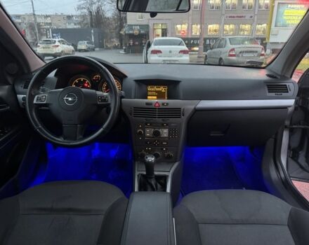 Серый Опель Астра, объемом двигателя 1.7 л и пробегом 327 тыс. км за 2450 $, фото 9 на Automoto.ua