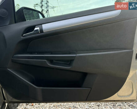 Серый Опель Астра, объемом двигателя 1.6 л и пробегом 176 тыс. км за 4300 $, фото 20 на Automoto.ua