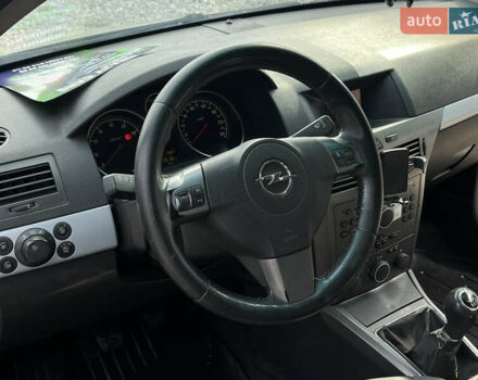 Серый Опель Астра, объемом двигателя 1.6 л и пробегом 176 тыс. км за 4300 $, фото 9 на Automoto.ua
