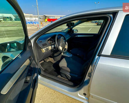 Серый Опель Астра, объемом двигателя 1.6 л и пробегом 235 тыс. км за 5200 $, фото 7 на Automoto.ua